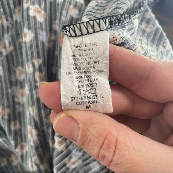 Bohme Floral Scalloped Hem Textured Crewneck Top - Picture 7 of 7